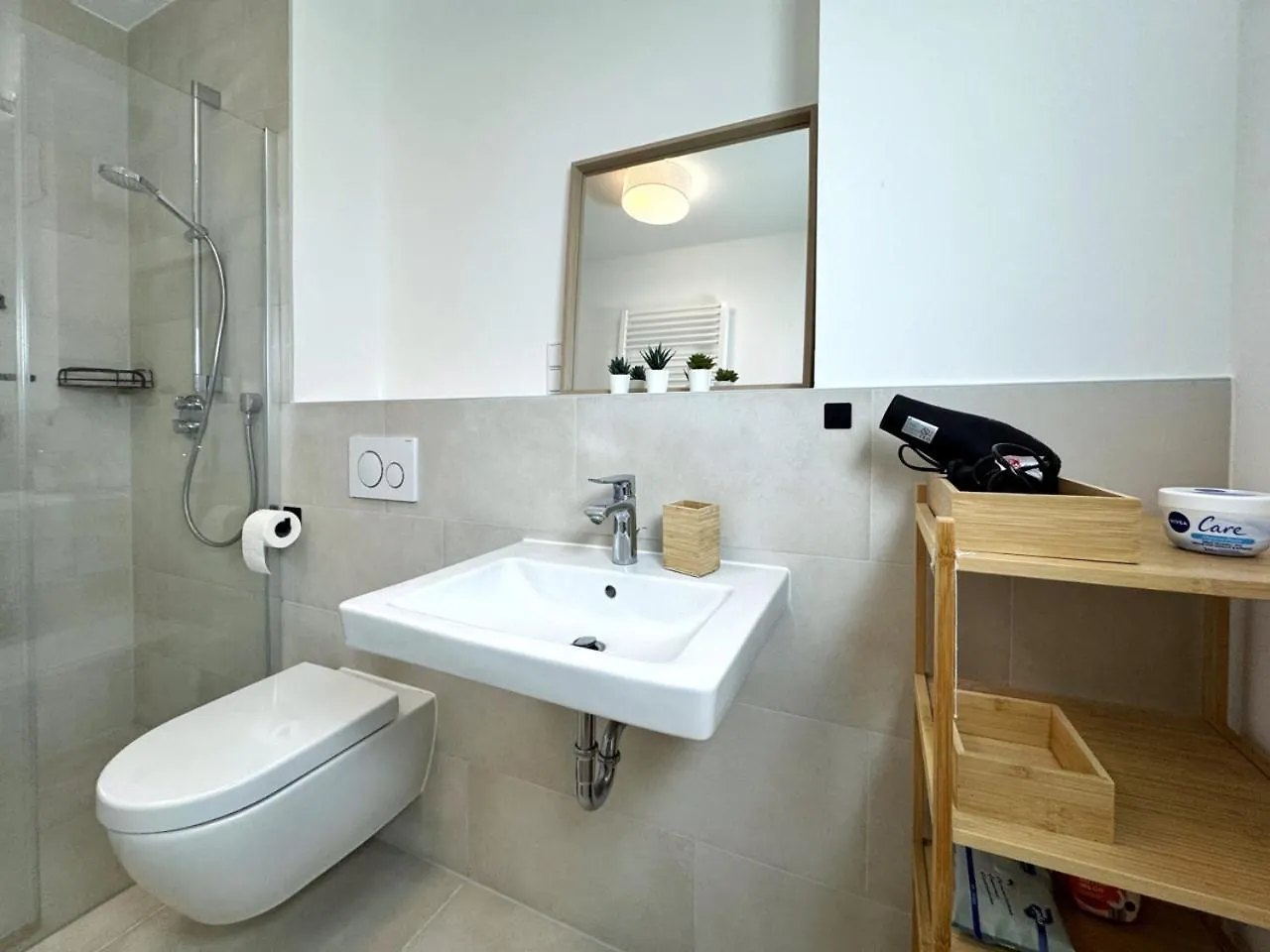 Holidayhome Apartments I Airport Deluxe Condo With Terrace Schönefeld