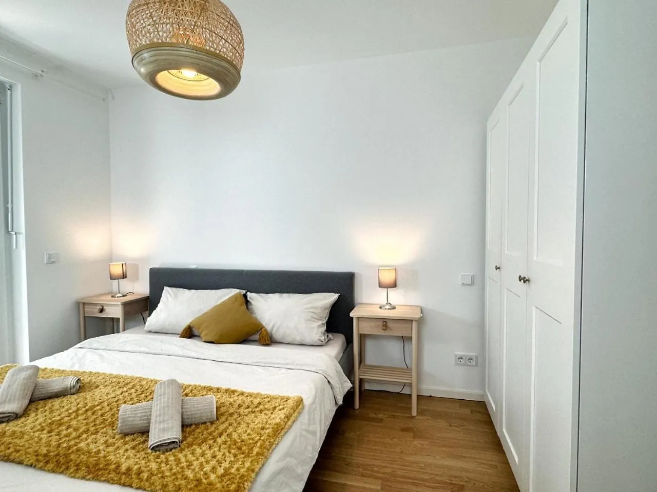 Holidayhome Apartments I Airport Deluxe Condo With Terrace Schoenefeld