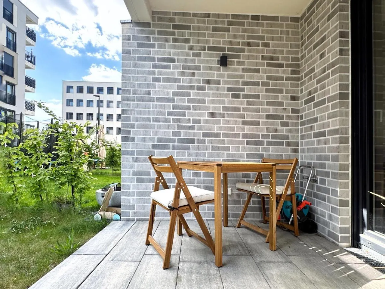Holidayhome Apartments I Airport Deluxe Condo With Terrace Schoenefeld